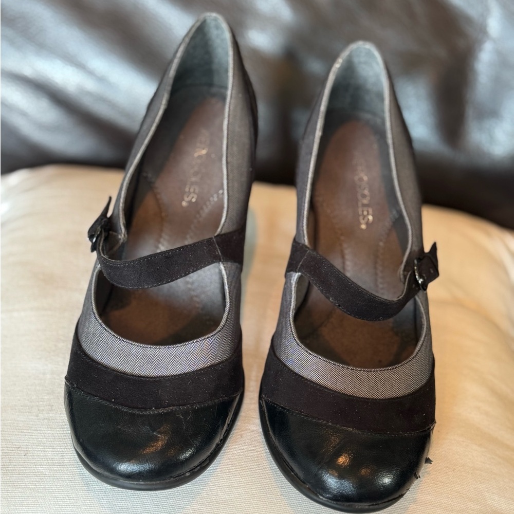 Aerosoles Women's Black and Gray Leather Mary Jane Heel Shoes - Picture 3 of 10